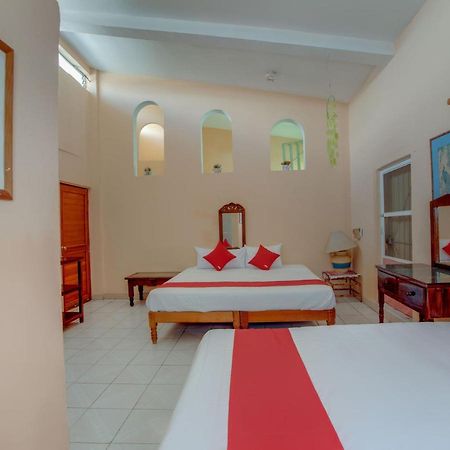 Oyo Hotel Casa Ada Сиуатанехо Экстерьер фото