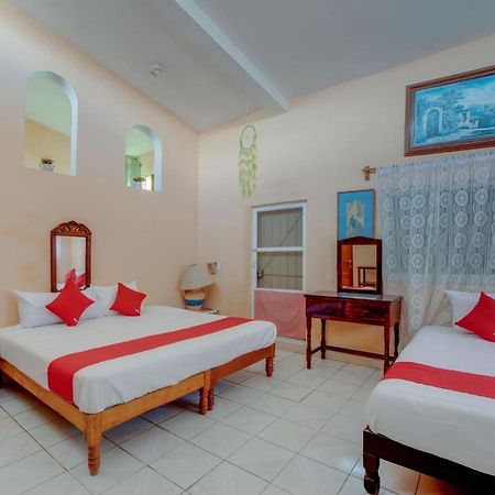 Oyo Hotel Casa Ada Сиуатанехо Экстерьер фото