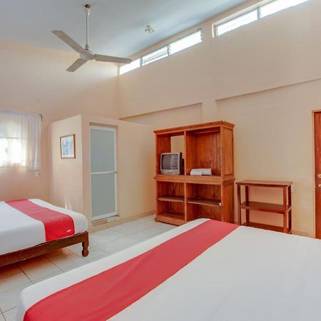 Oyo Hotel Casa Ada Сиуатанехо Экстерьер фото