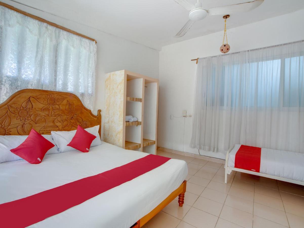 Oyo Hotel Casa Ada Сиуатанехо Экстерьер фото