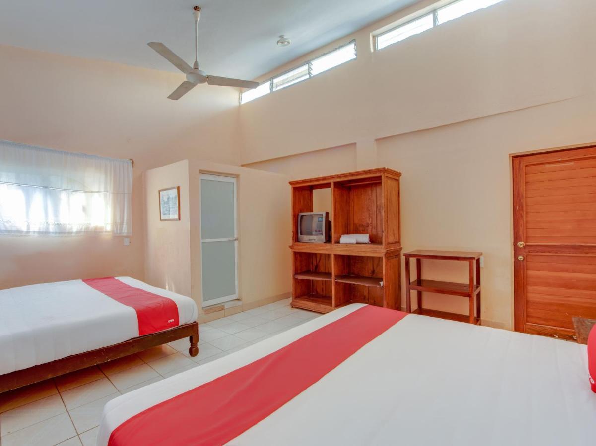 Oyo Hotel Casa Ada Сиуатанехо Экстерьер фото