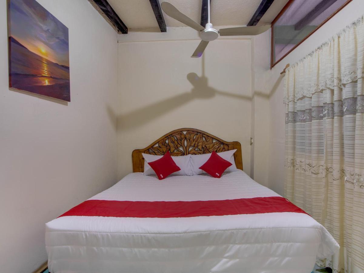 Oyo Hotel Casa Ada Сиуатанехо Экстерьер фото