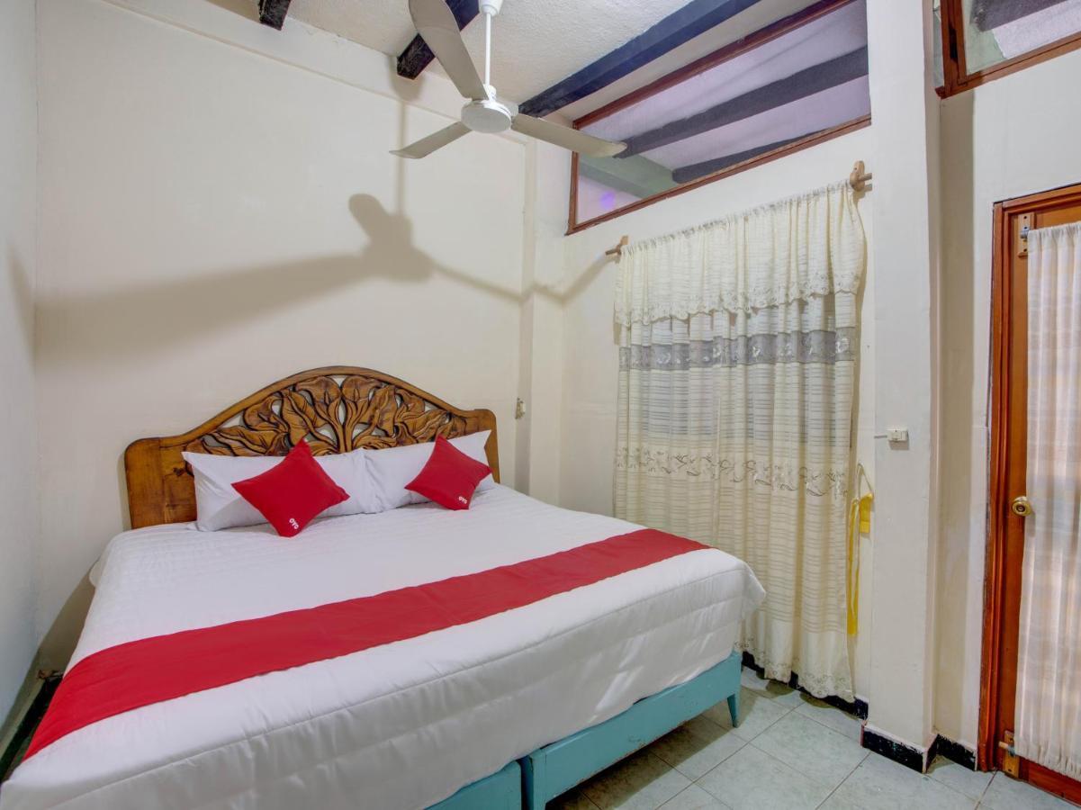 Oyo Hotel Casa Ada Сиуатанехо Экстерьер фото
