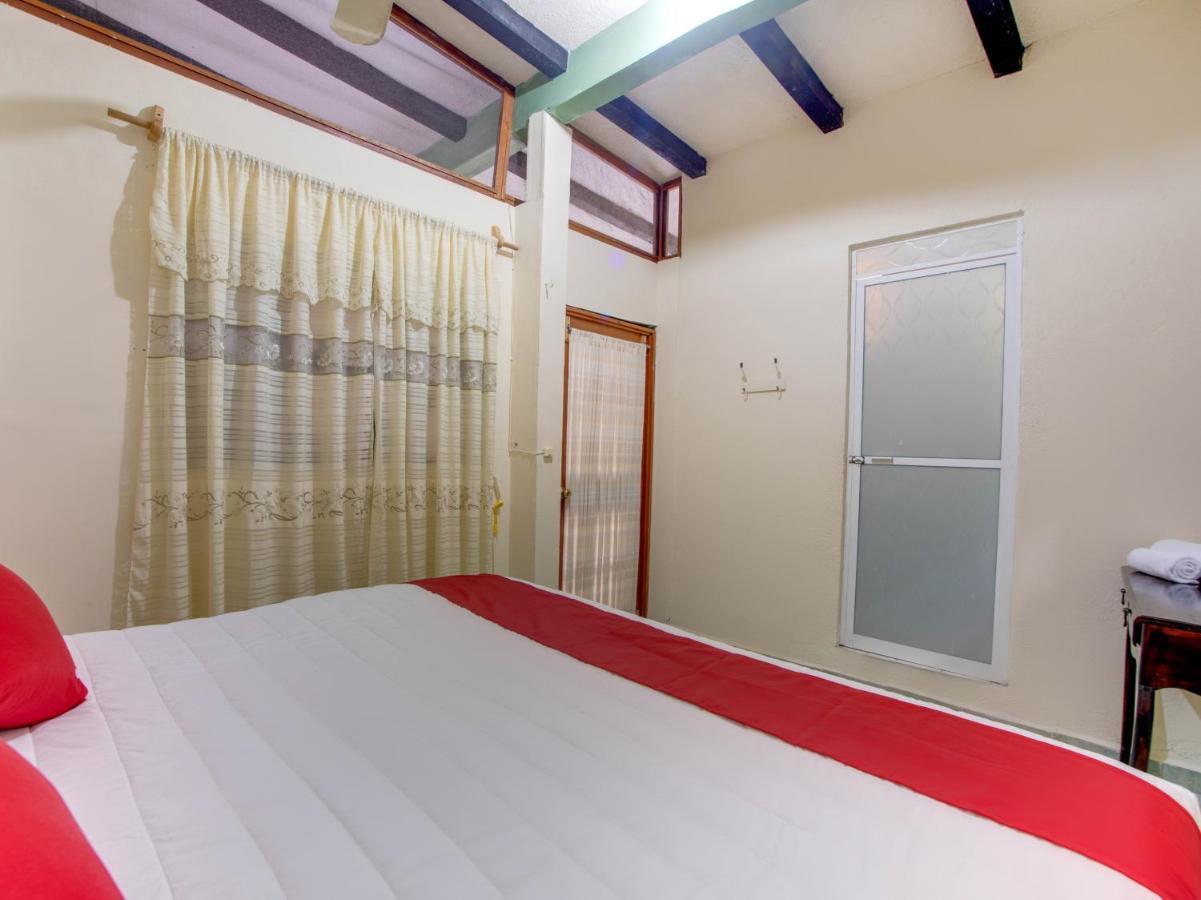 Oyo Hotel Casa Ada Сиуатанехо Экстерьер фото