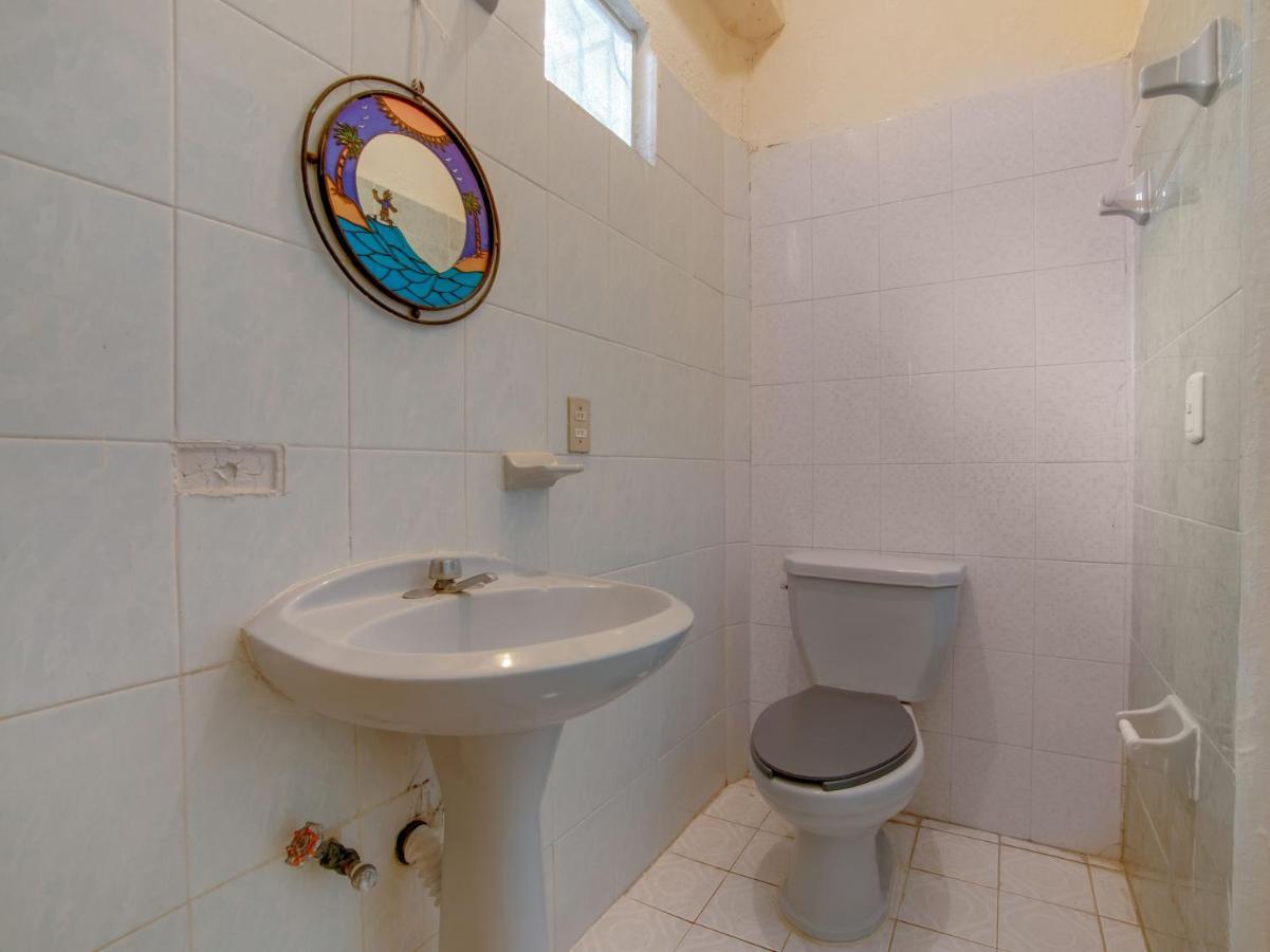 Oyo Hotel Casa Ada Сиуатанехо Экстерьер фото