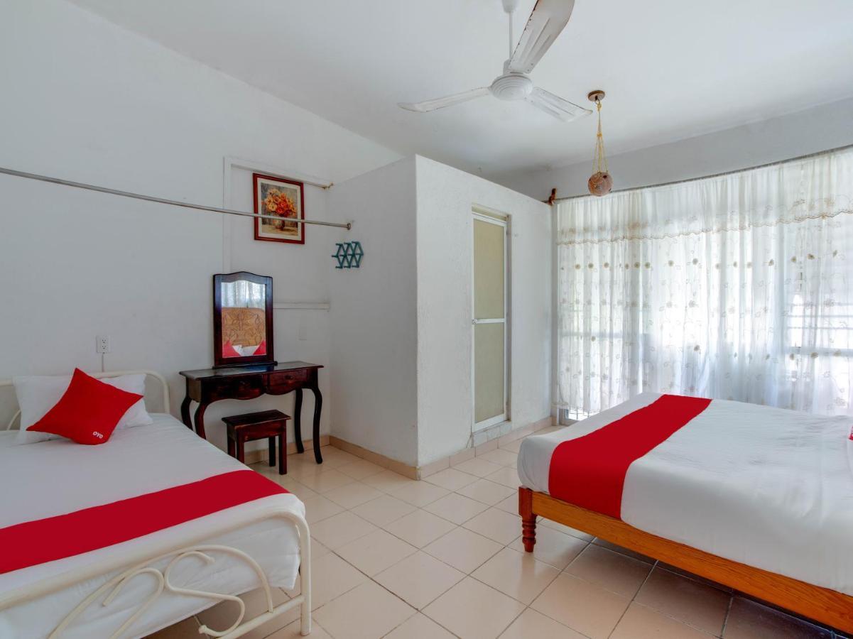 Oyo Hotel Casa Ada Сиуатанехо Экстерьер фото