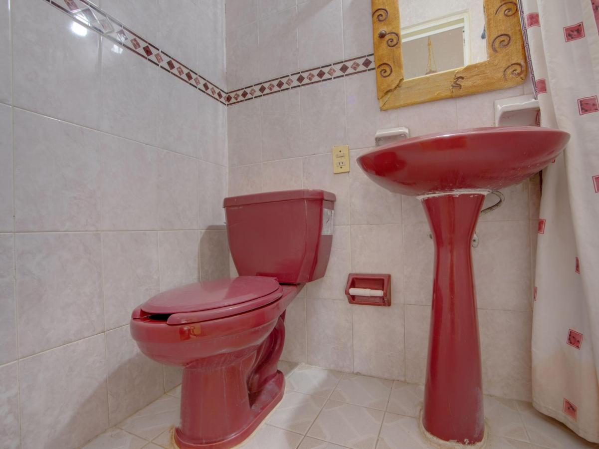 Oyo Hotel Casa Ada Сиуатанехо Экстерьер фото