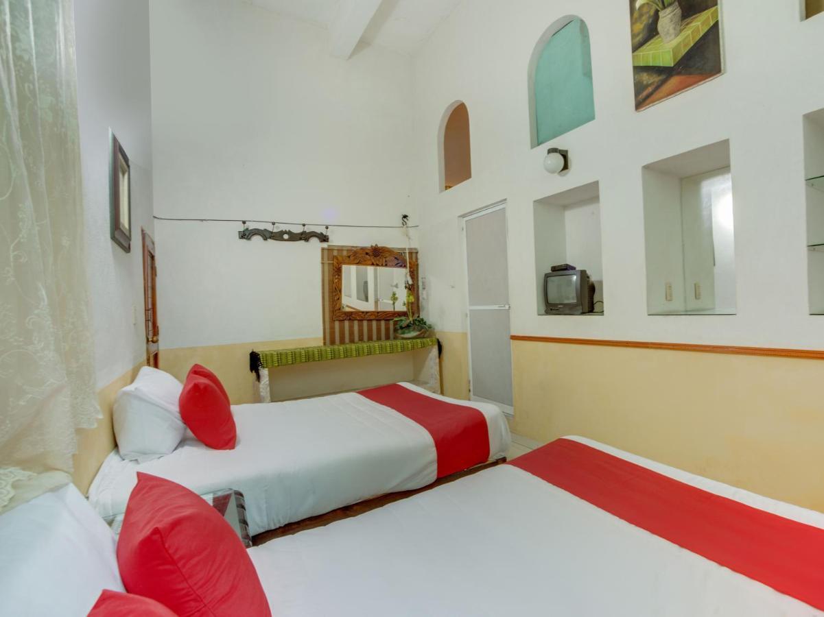 Oyo Hotel Casa Ada Сиуатанехо Экстерьер фото