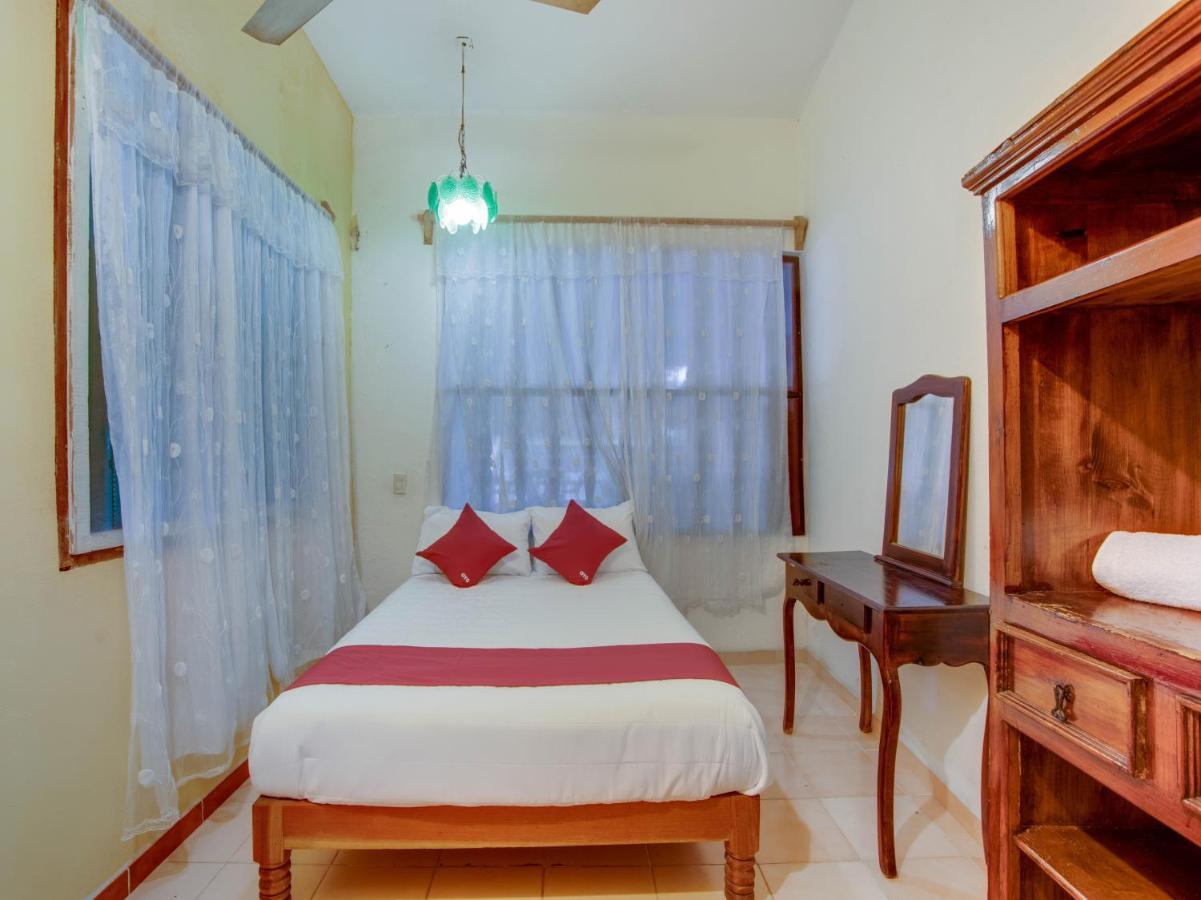 Oyo Hotel Casa Ada Сиуатанехо Экстерьер фото