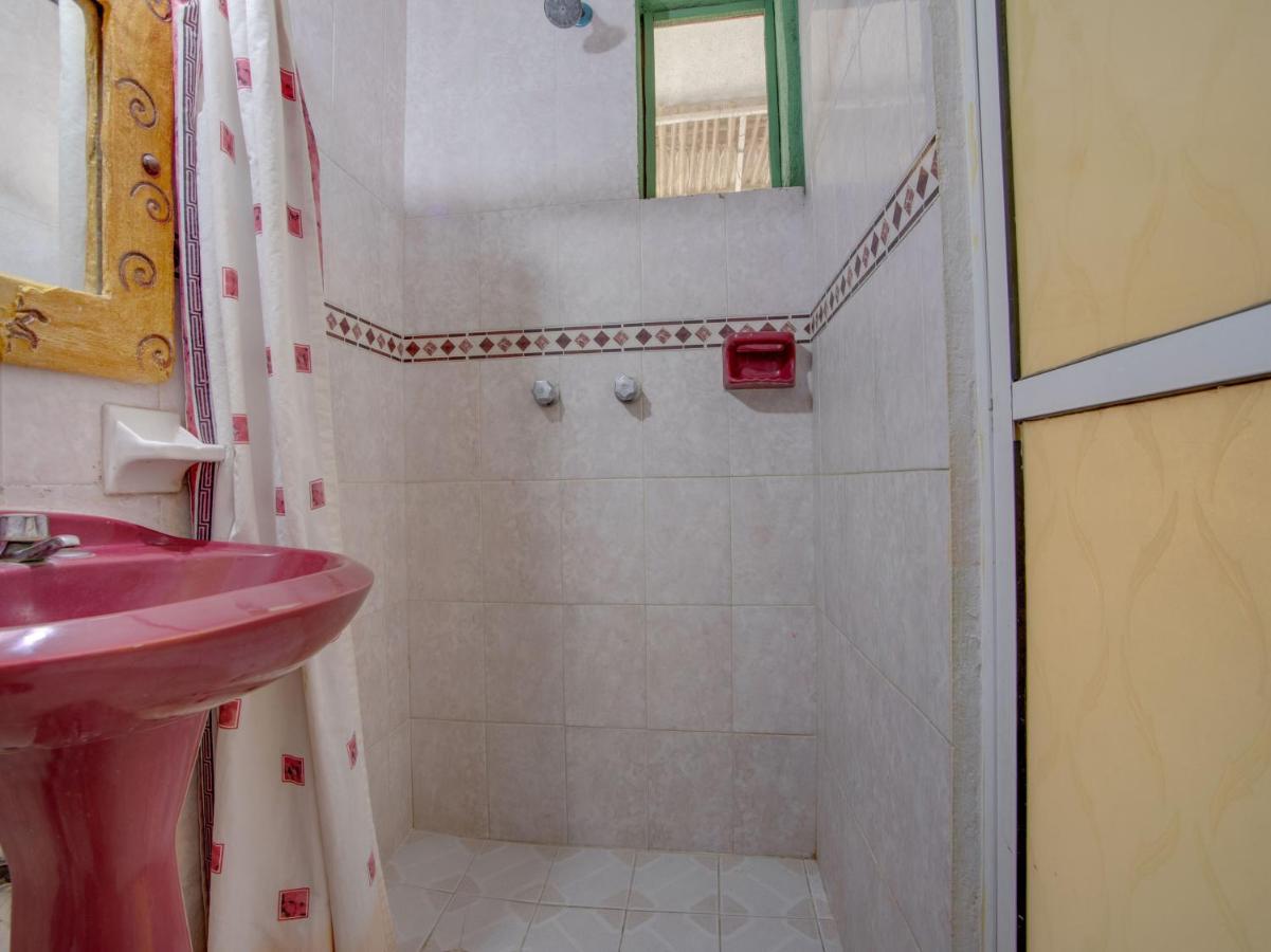 Oyo Hotel Casa Ada Сиуатанехо Экстерьер фото
